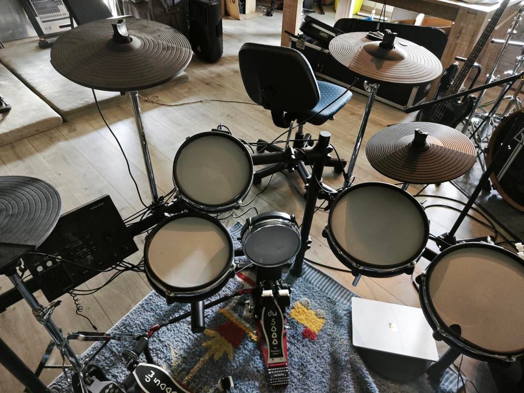 2 elektrische drums, specificaties op foto's te zien, Muziek en Instrumenten, Ophalen