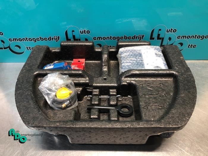 Kit de réparation pneus d'un Kia Picanto (Picanto 11-), Autos : Pièces & Accessoires, Autres pièces automobiles, Kia, Utilisé