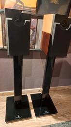 Triangle bookshelfs met originele stands , ruilen mogelijk., Ophalen