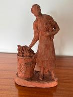 Statue en terre cuite signée, Enlèvement