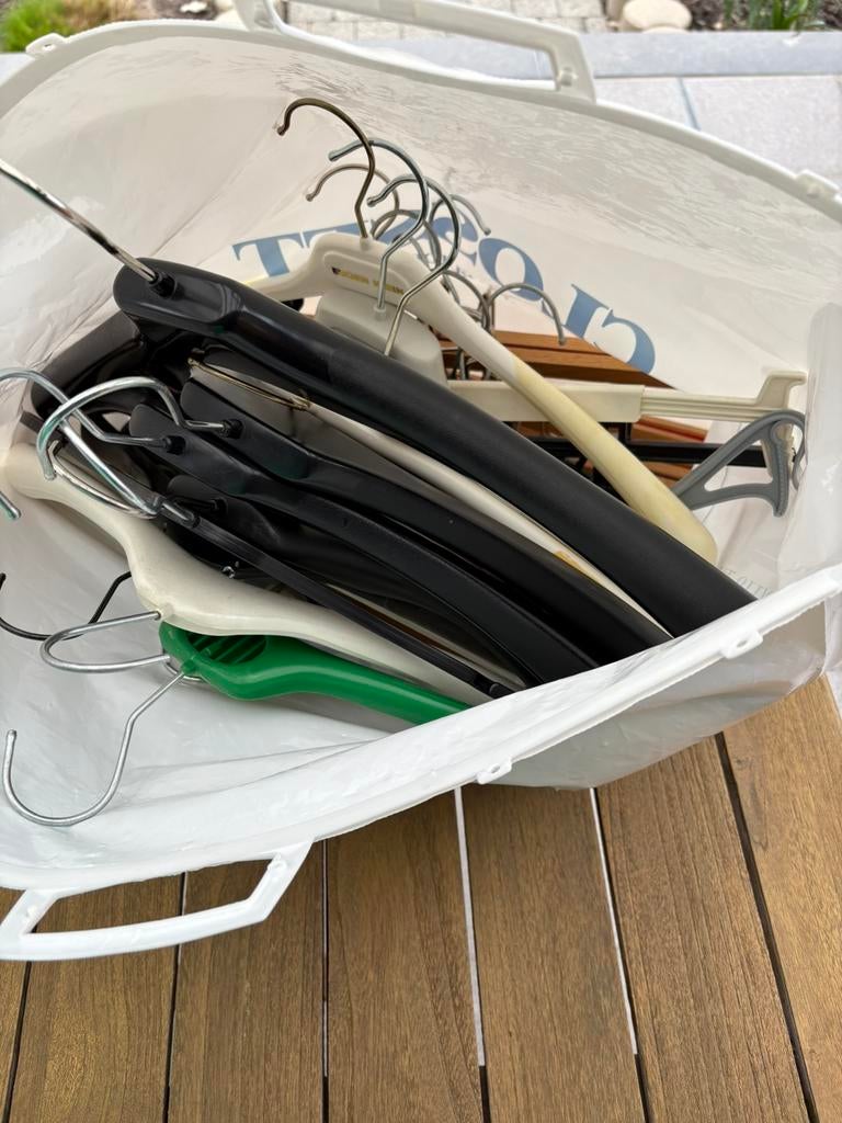 Lot de porte-manteaux (50 pièces gratuites), Enlèvement, Comme neuf