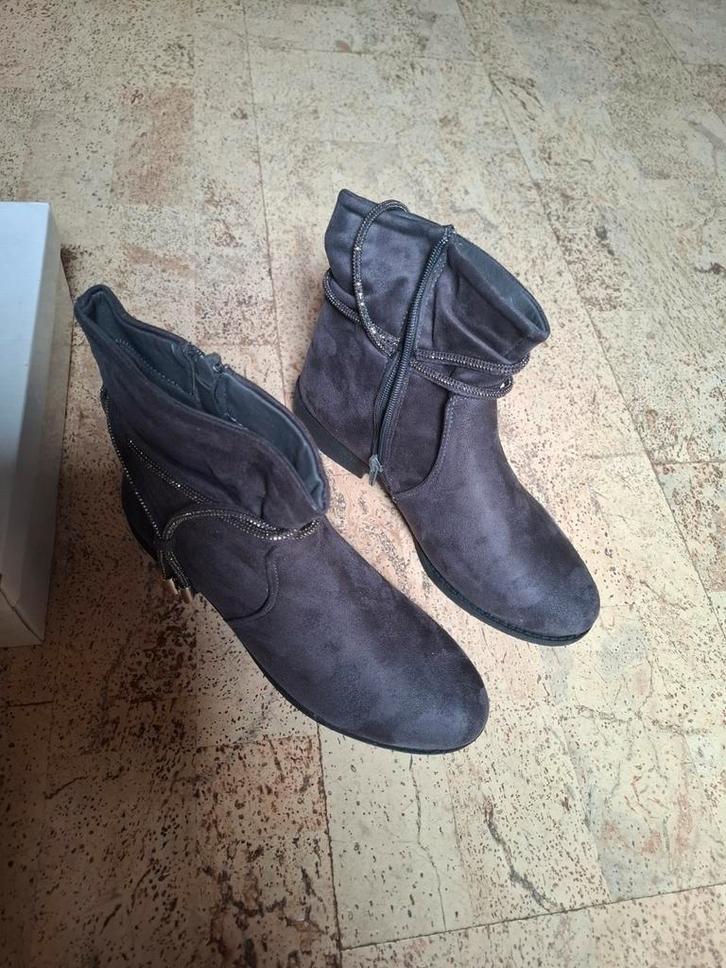 Prachtige Grijze Enkellaarsjes - Bo'aime - Maat 41 (NIEUW), Vêtements | Femmes, Chaussures, Comme neuf, Boots et Botinnes, Gris