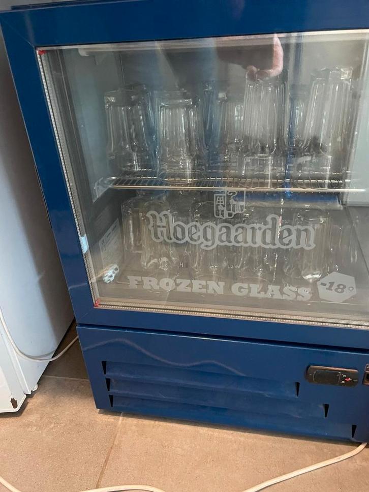 Diepvries van merk Hoegaarden voor diepgevroren glazen, Verzamelen, Biermerken, Gebruikt, Glas of Glazen, Overige merken, Ophalen