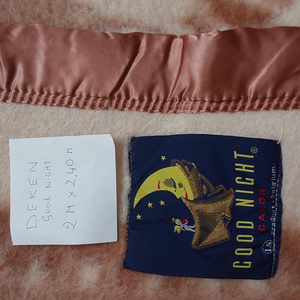 Deken  Merk. good night" nieuw" kleur bruin ,2mx2,40m .
., Huis en Inrichting, Ophalen, Beige, Deken of Dekbed, Nieuw