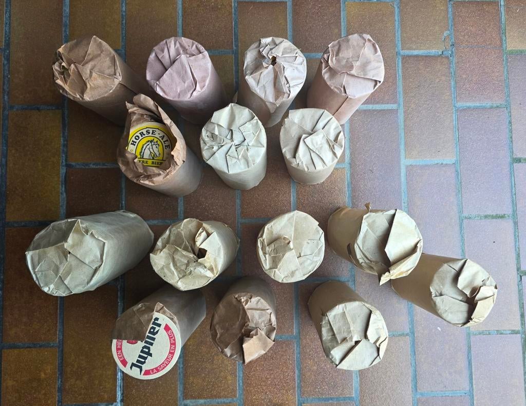 15 oude pakken bierkaartjes Horse Ale en Jupiler, Ophalen