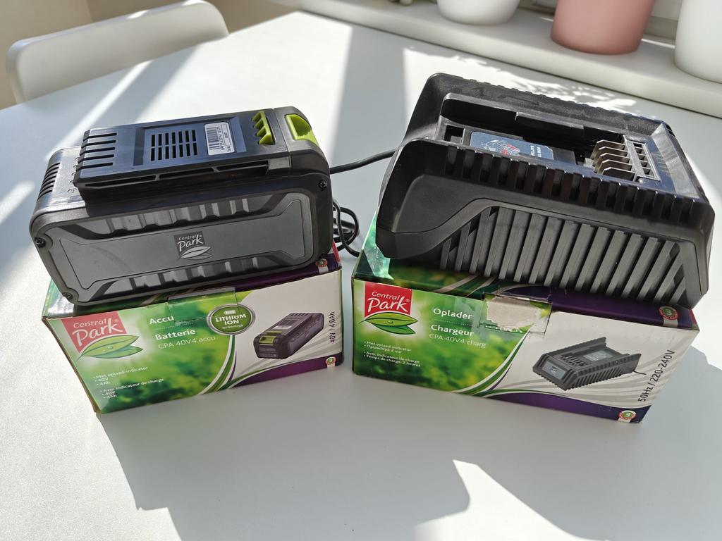 Central Park 40V accu (4.0Ah) + oplader – quasi nieuw, Ophalen, Zo goed als nieuw