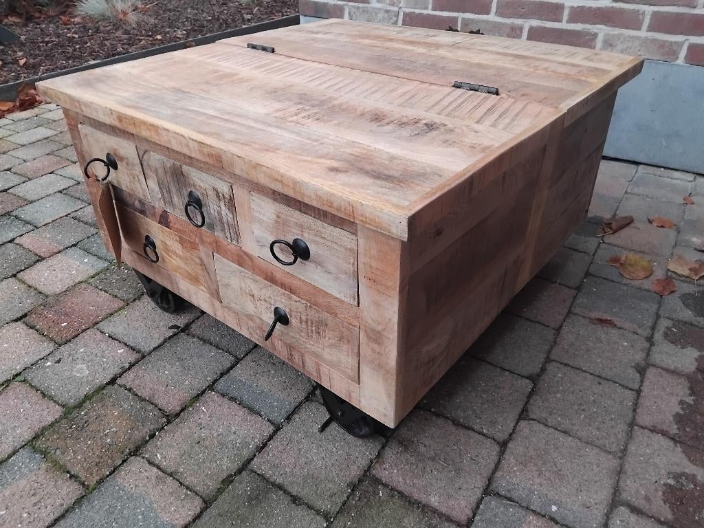 kist of salontafel mango op stalen wielen nieuwstaat, Ophalen, Zo goed als nieuw