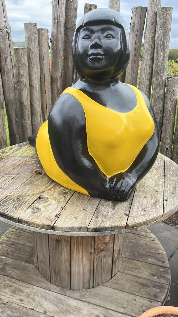 Beeld Dikke Dame, Ophalen, Nieuw, Beton, Mensenbeeld