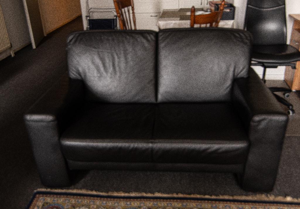 GRATIS 2-zitsbank zwart leer In Heerlen NL MOET WEG!, Ophalen, Strak, Gebruikt, 150 tot 200 cm