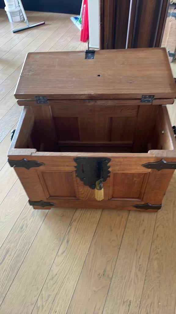 Eiken koffer 76 cm B 46 cm D 54 cm H laatste dag, Ophalen, Zo goed als nieuw