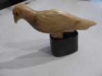 sculpture en matières os et corne , représentent un oiseaux, Antiquités & Art, Enlèvement ou Envoi