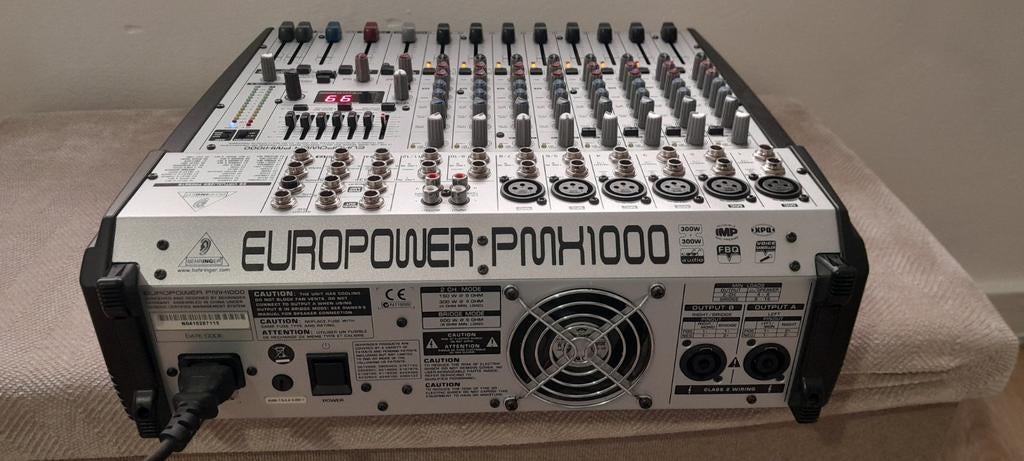 Behringer Europower PMX1000
2 x 300 Watt, Ophalen