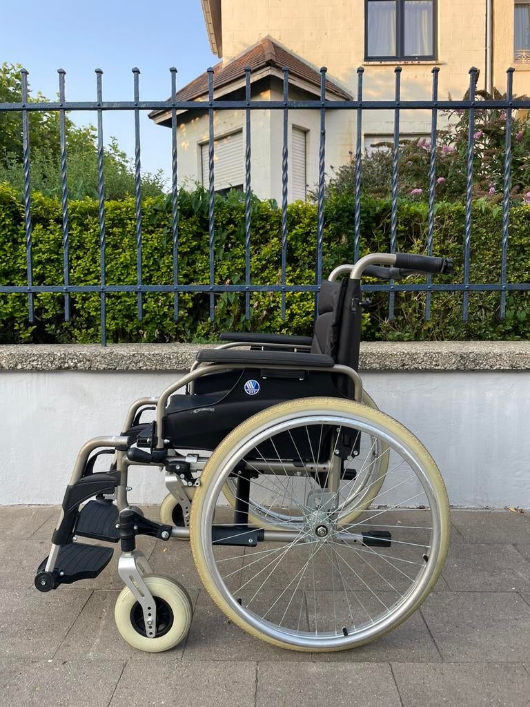 Chaise roulante pliable Vermeiren v 200 état neuf, Divers, Enlèvement ou Envoi, Pliant, Comme neuf, Fauteuil roulant manuel