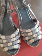 Sandaal met hak, Enlèvement