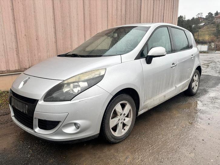 Renault scenic 1.5 dci 2009 euro 4 (vitre arriere cassée), Auto's, Renault, Bedrijf, Te koop, Scénic, ABS, Airconditioning, Boordcomputer