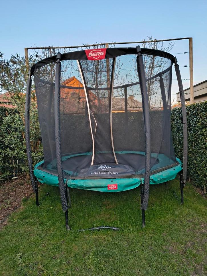 Trampoline BERG FAVORIT 270 + Safety net Deluxe rond - 270cm, Kinderen en Baby's, Speelgoed | Buiten | Trampolines, Ophalen