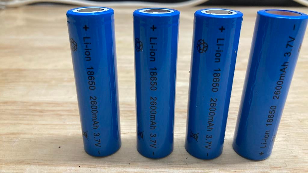 4 nieuwe oplaadbara batterijen 3,7 V, Ophalen, Nieuw