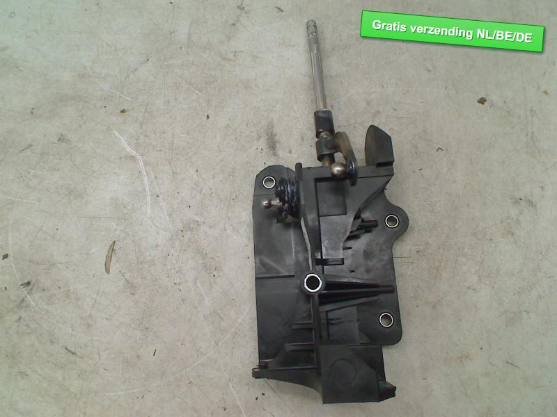 MECANISME DE CHANGEMENT DE VITESSES 500 (312) (50295716), Dhr. R. de Gouw, Utilisé, Fiat, De Bloemendaal 21 21
5221 EB  'S HERTOGENBOSCH, NL