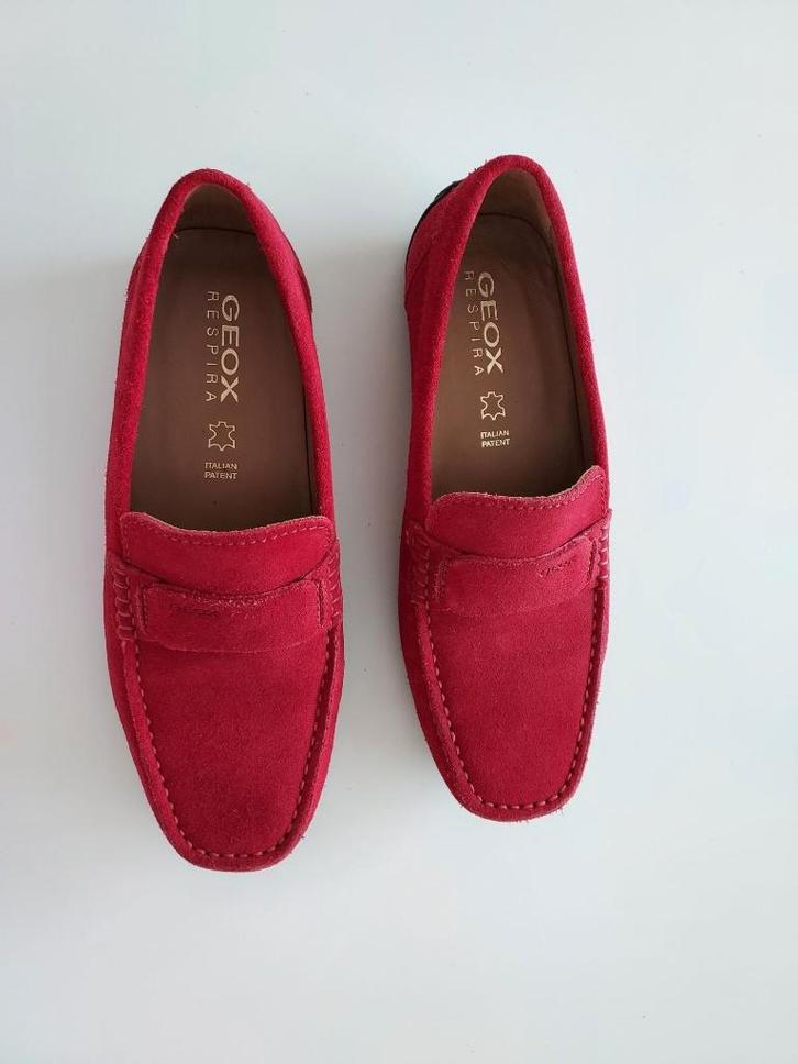 Mocassins GEOX en daim rouge - Homme, Kleding | Heren, Schoenen, Zo goed als nieuw, Wandelschoenen, Overige kleuren, Ophalen