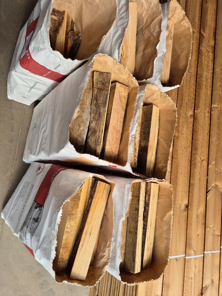 Droog eikenhout brandhout, Ophalen