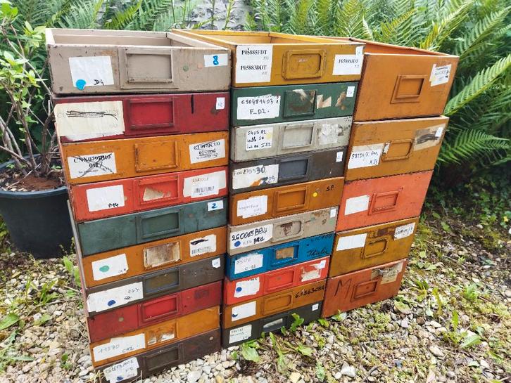 Vintage metalen lades voor industriële opslag 60 - 70, Huis en Inrichting, Kasten | Lockerkasten, Gebruikt, Ophalen of Verzenden