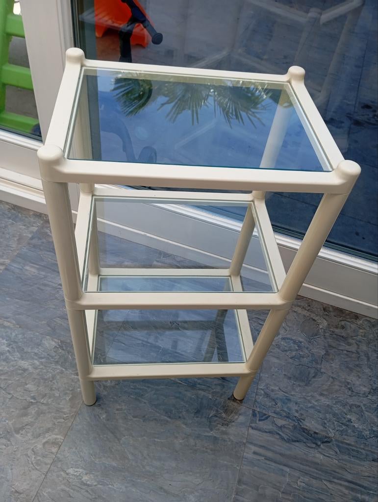 Rekje met glazen platen ongv 1m hoogte, Ophalen