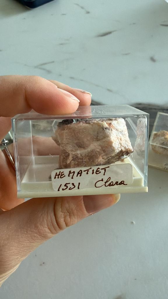 hematiet clara mineraal verzamelstuk, Envoi, Comme neuf