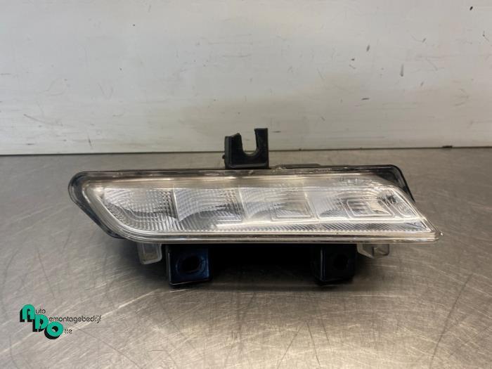 Veilleuse droite d'un Renault Clio (Clio 4 12-), Autos : Pièces & Accessoires, Éclairage, Renault, Utilisé, 3 mois de garantie