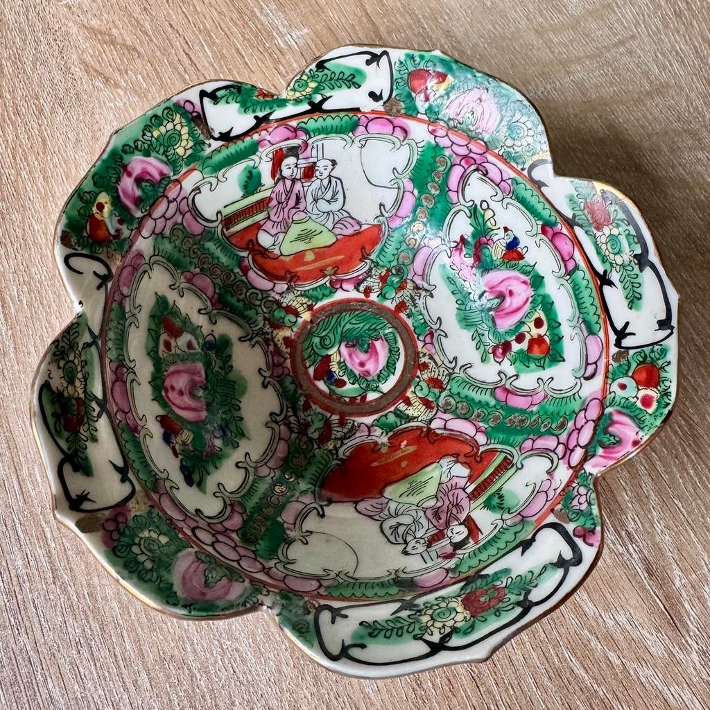 Bol en forme de lotus en porcelaine peint à la main - Chine, Enlèvement