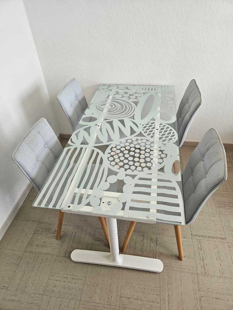 Table ou bureau et 4 chaises, Enlèvement, Verre