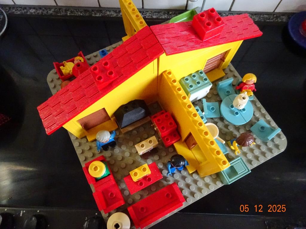 duplo,eerste speelhuis met gele muren, opengaande deuren..., Enlèvement ou Envoi, Duplo