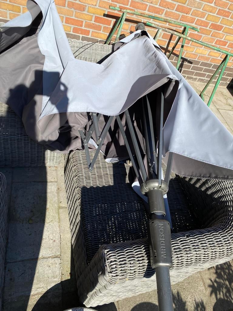 Parasol, Ophalen, Zo goed als nieuw