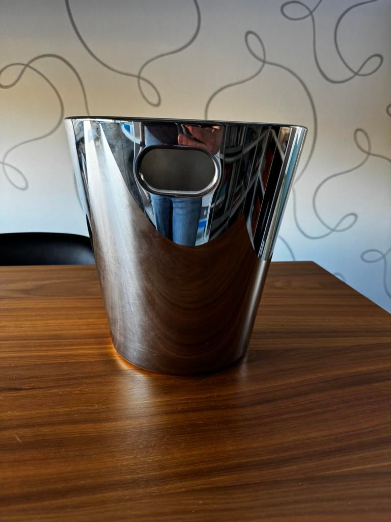 Wijnkoeler Bolly Alessi, Ophalen