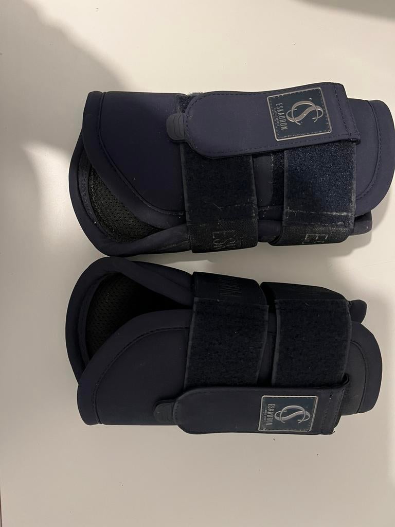 Peesbeschermers Eskadron, Ophalen, Zo goed als nieuw, Rijden