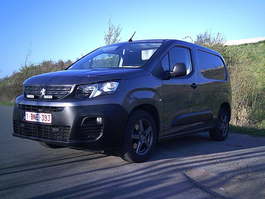 lichte vracht, Auto's, Stof, 4 cilinders, 131 kW, Beige