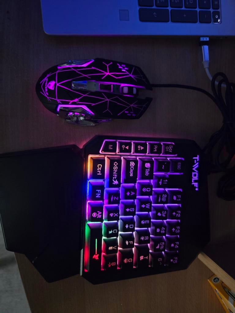 One handed keyboard Gaming+gaming mouse, Computers en Software, Toetsenborden, Gaming toetsenbord, T Wolf, Nieuw, Ophalen of Verzenden