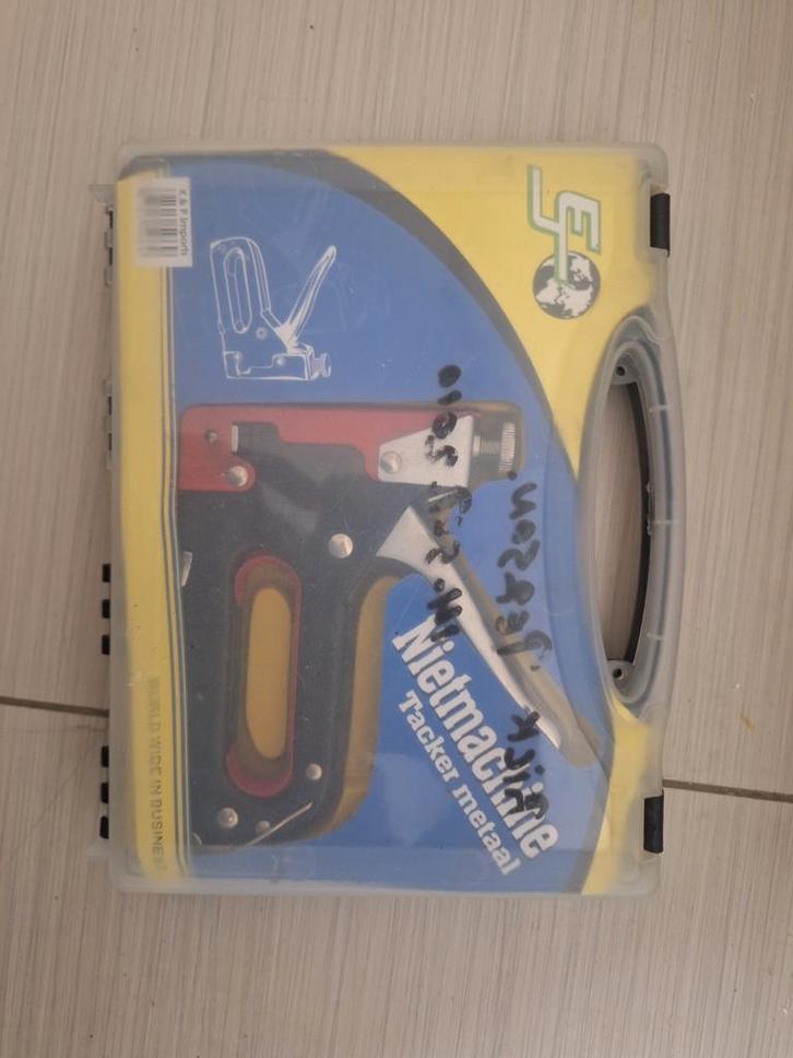 Nietmachine / tacker set met nietjes en nagels – compleet, Doe-het-zelf en Bouw, Schildersmaterialen, Ophalen