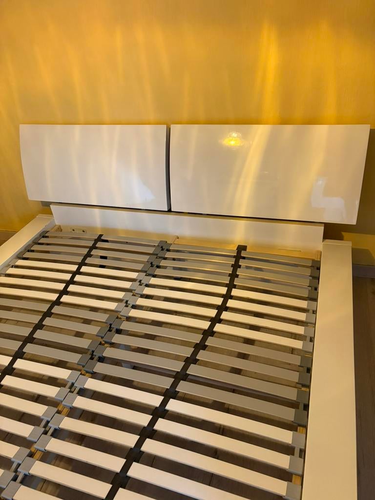 lit double blanc brillant, Maison & Meubles, Chambre à coucher | Lits, 140 cm, Enlèvement, Utilisé, 200 cm