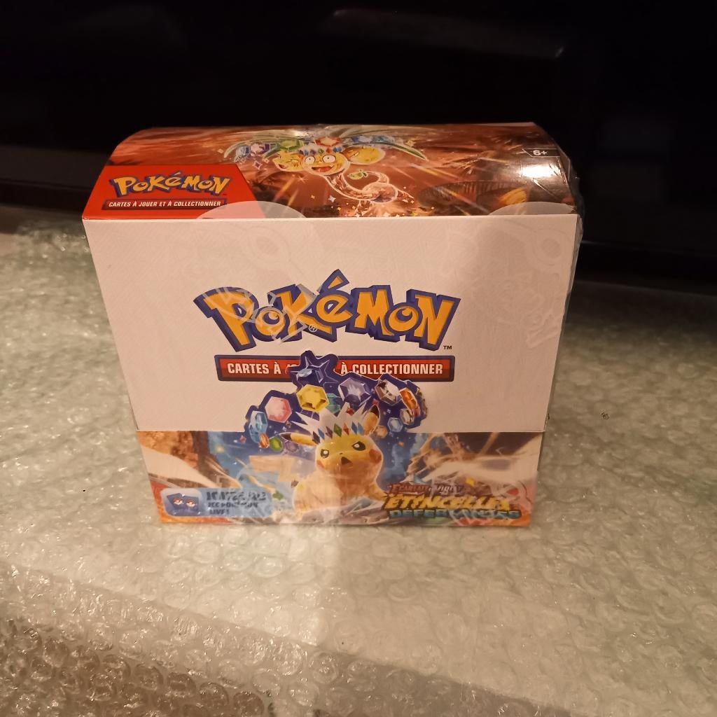 Display Étincelles déferlantes FR, Hobby & Loisirs créatifs, Jeux de cartes à collectionner | Pokémon, Enlèvement ou Envoi, Neuf