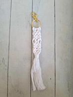 Nieuwe Witte Sleutelhanger in Macramé, Ophalen of Verzenden, Nieuw, Overige typen