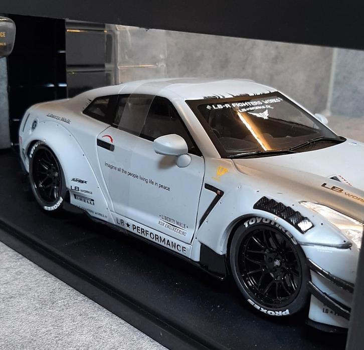 1:18/Nissan GT-R(R35)With LBWK Body kit type2.0/NIEUW, Hobby en Vrije tijd, Modelauto's | 1:18, Nieuw, Auto, Solido, Ophalen of Verzenden