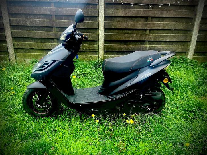 Gts vici, Vélos & Vélomoteurs, Scooters | Piaggio, Comme neuf, Enlèvement