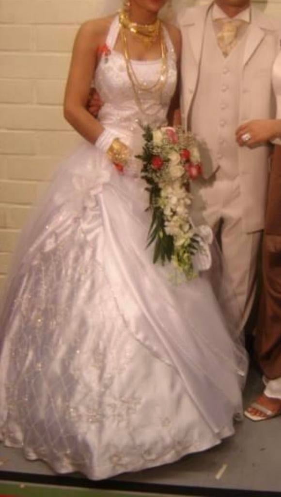 Mooi bruidsjurk maat S en accessoires, Vêtements | Femmes, Vêtements de mariage & Accessoires de mariage, Enlèvement, Comme neuf