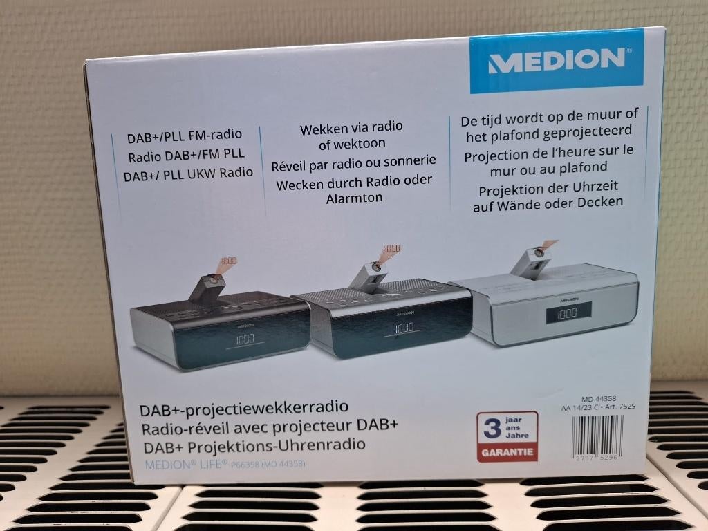 DAB+ wekkerradio met uurprojectie, Ophalen, Zo goed als nieuw, Digitaal