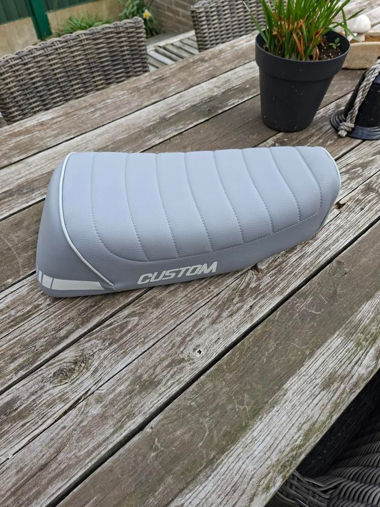 Selle personnalisée/sport, Vélos & Vélomoteurs, Pièces de cyclomoteur | Général, Enlèvement ou Envoi, Utilisé, Selle, Honda Camino