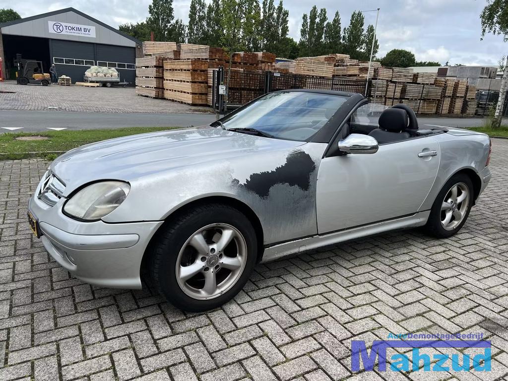 MERCEDES SLK R170 744 Zilver links zijskirt 1996-2004, Mercedes-Benz AG, Mercedes-Benz, Utilisé, Mercedesstrasse 120
70372  Stuttgart, DE