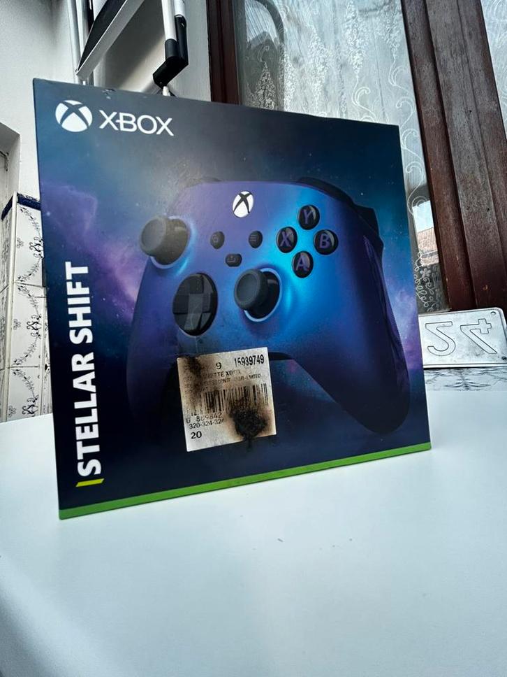 Manette Xbox Stellar Shift – Édition Spéciale, Consoles de jeu & Jeux vidéo, Consoles de jeu | Xbox | Accessoires, Comme neuf