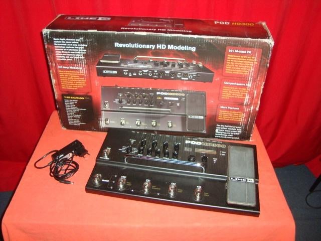 Utilisé : Line 6 POD HD300 multi-effets dans un étui, Musique & Instruments, Effets, Utilisé, Reverb, Multi-effet, Enlèvement ou Envoi