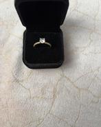 14karaat gouden ring met kunstmatigen diamanten, Antiek en Kunst, Ophalen of Verzenden, Goud