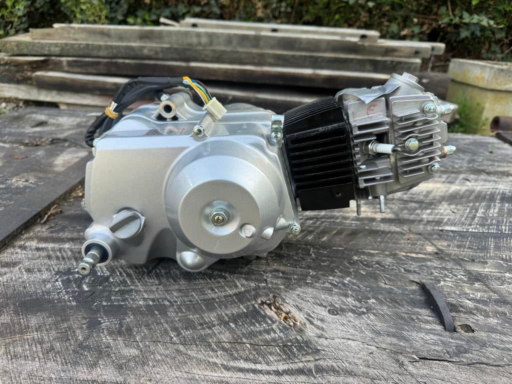 Lifan 107cc semi automaat, Fietsen en Brommers, Ophalen, Zo goed als nieuw